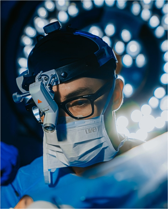 Dr. Tiago Ortiz - Especialista em Pálpebras